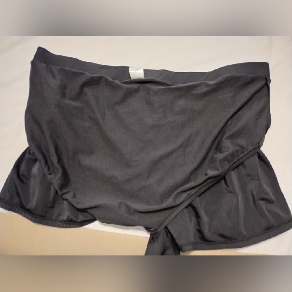 Coastal Cove Women's Black Shorts - Picture 3 of 9
